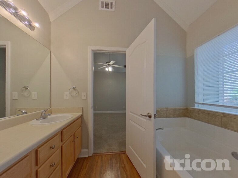 Building Photo - 162 Meadow Spring Ct