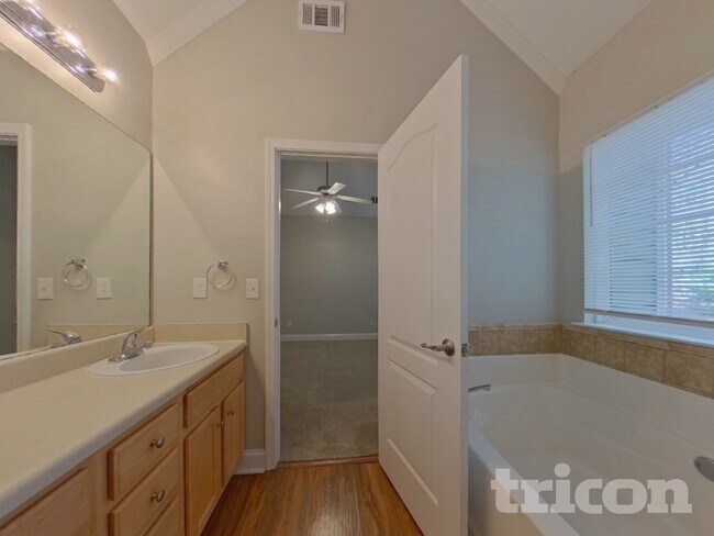 Building Photo - 162 Meadow Spring Ct