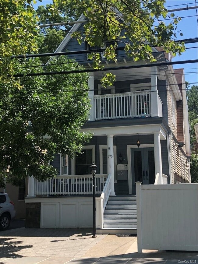 Building Photo - 270 W 261st St