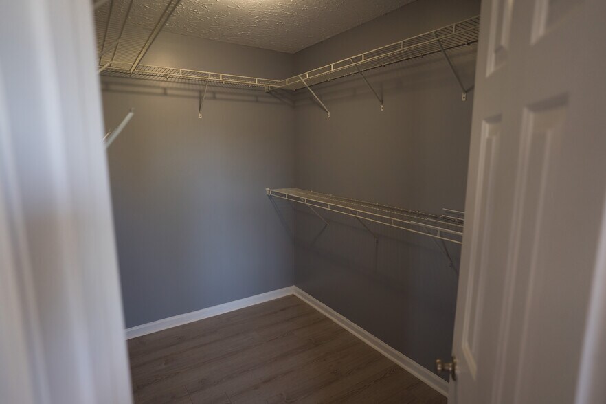 master closet - 1905 Elsie Cir NE