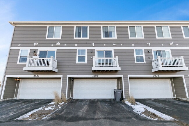 Building Photo - 3806 Honeysuckle Ln