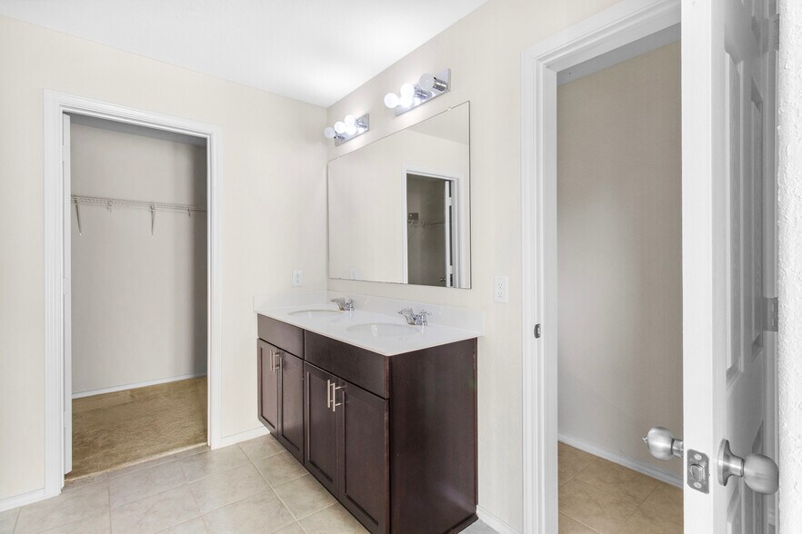 Master Bath - 11831 Burnett Rnch