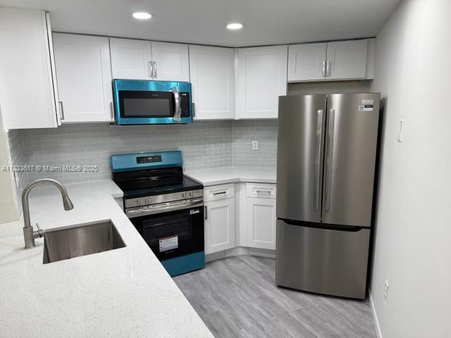 Building Photo - 9421 Fontainebleau Blvd