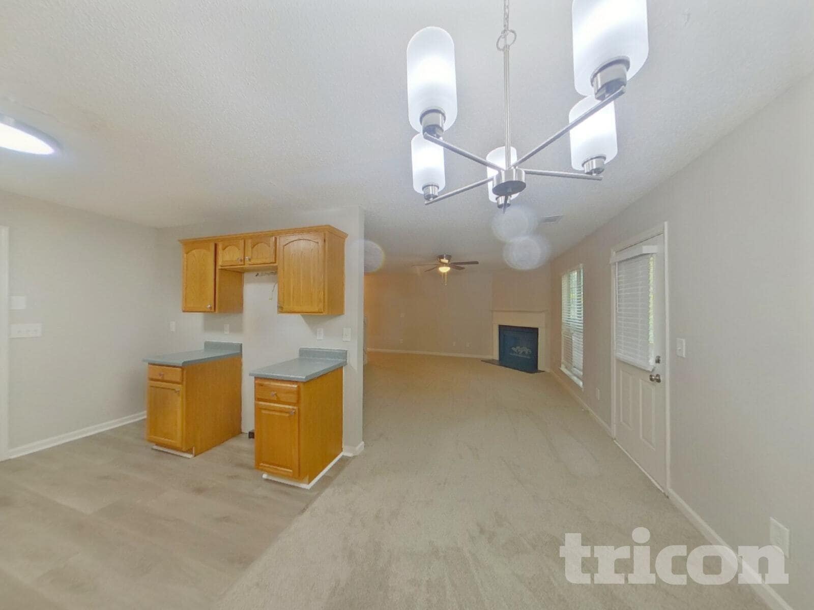 Building Photo - 7913 Four Oaks Ct