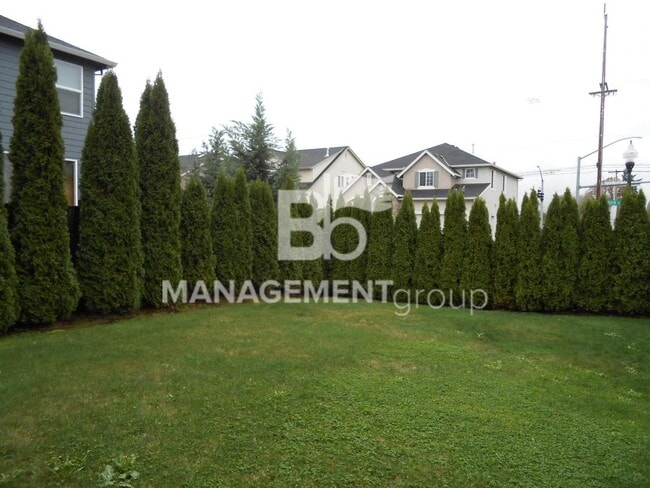 Building Photo - Beautiful Beaverton Home with Spacious Yard and Solar Panels that Save You Money!