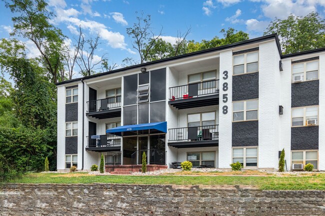 Building Photo - Washington Court Apartments- Newly Renovated