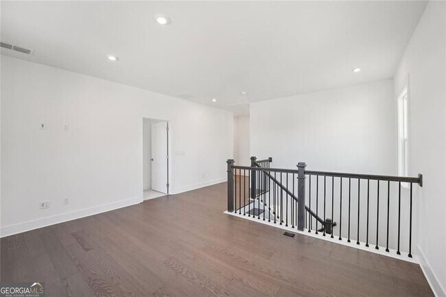 Building Photo - 2815 Medford Dr