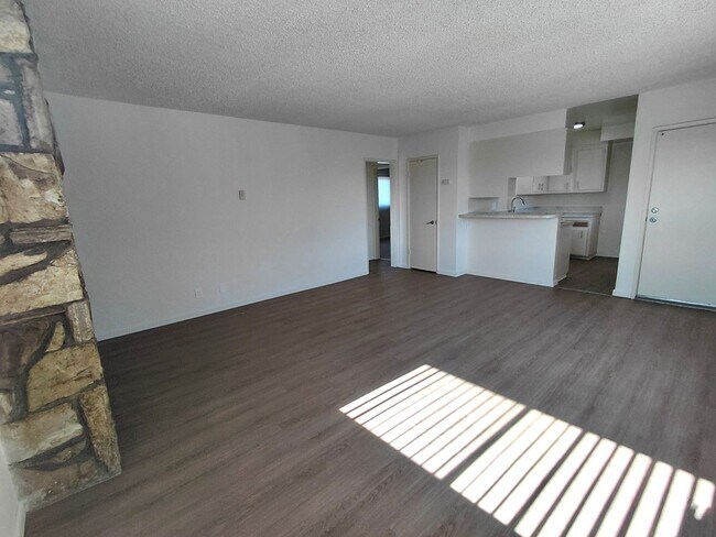 Building Photo - Memorial Apartments- Super Clean 2 Bedroom 1 Bath Apartment in Memorial Heights