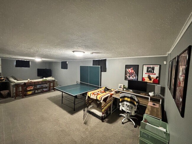 Building Photo - Home For Rent Bellevue.