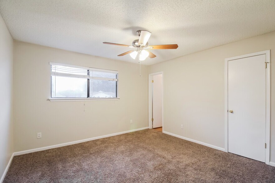 Building Photo - 8442 Finwood Ave