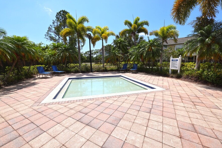 Building Photo - 8933 Manor Loop