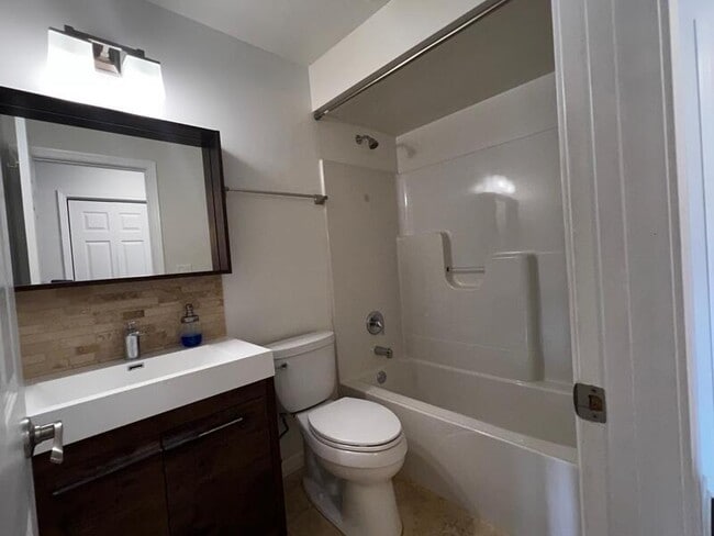Building Photo - 2045 W 45th St
