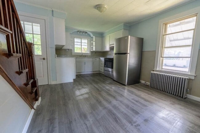 Building Photo - Well-kept 3 Bed, 1 Bath Single Family Home - Schedule your tours now!