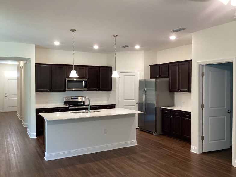Building Photo - 20307 Calla Lily Dr