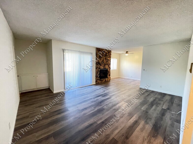 Primary Photo - 13956 Vanowen St
