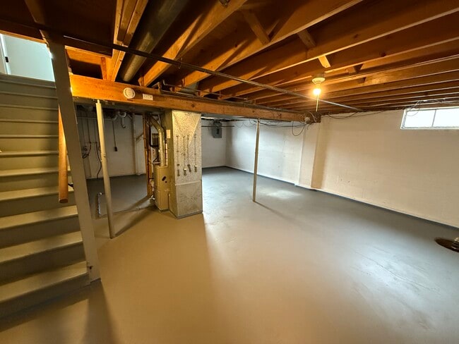 Building Photo - 6755 Woodlake Dr