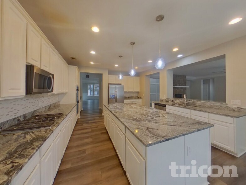 Building Photo - 7457 Mistydawn Dr