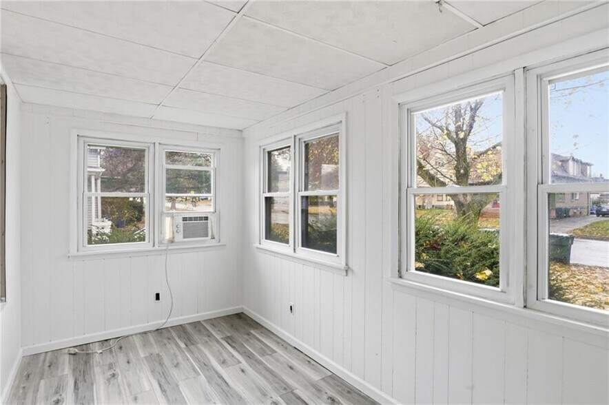Lower enclosed porch - 4232 Lake Ave