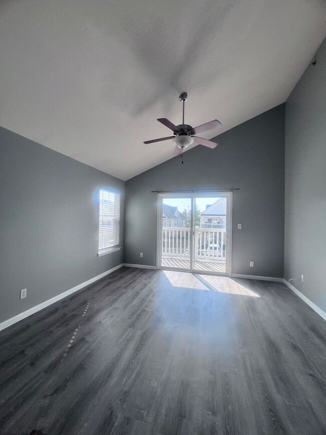 Building Photo - Updated 2-Bed/2-Bath Condo in Desirable Br...