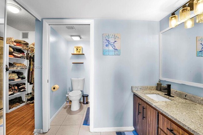 Building Photo - 6049 Balboa Cir