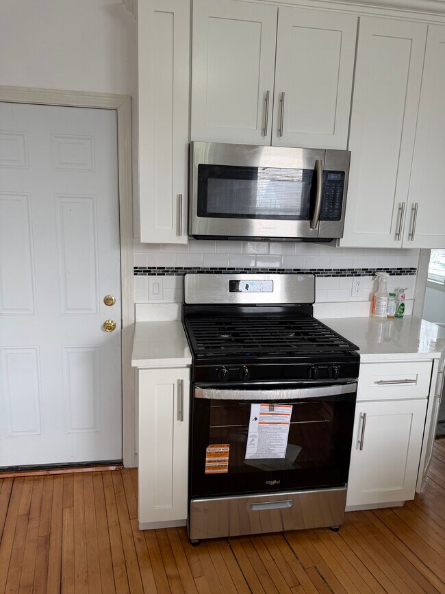 Building Photo - 46 Gesler St