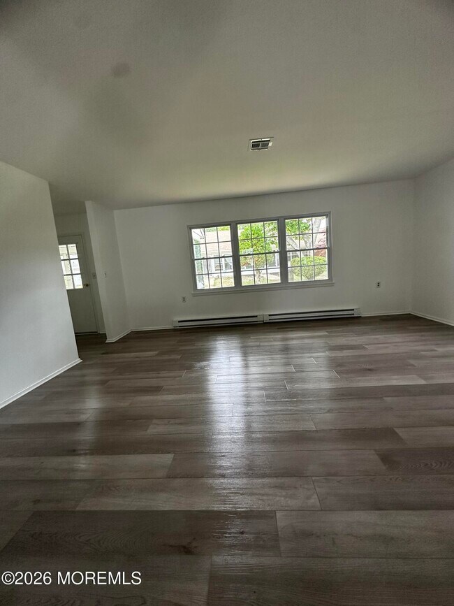 Building Photo - 1042 Aberdeen Dr