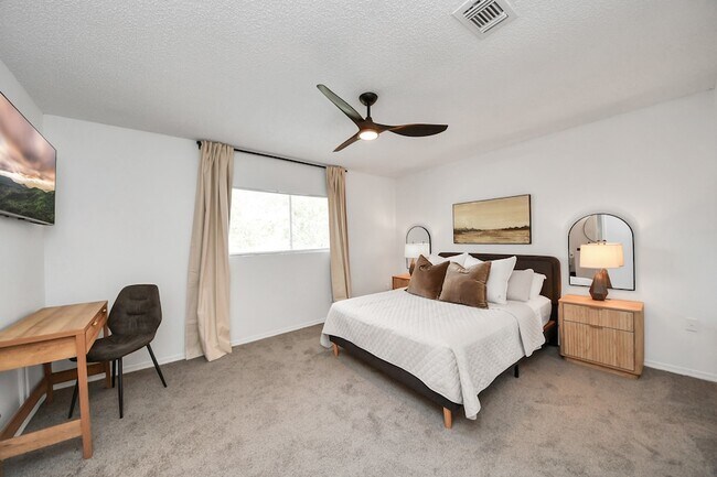 Building Photo - 8631 Valley Ledge Dr