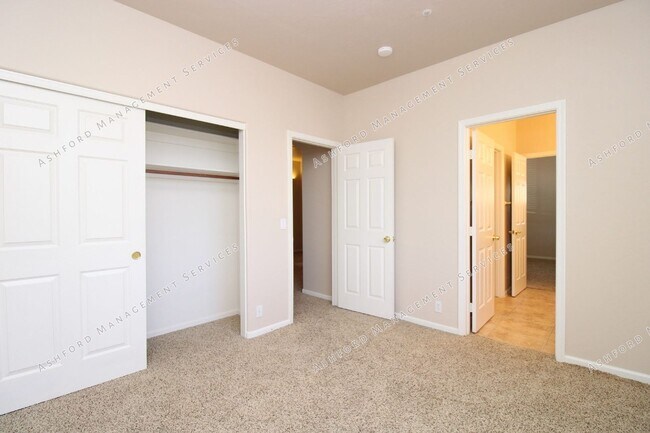 Building Photo - BEAUTIFUL 4 BEDROOM + LOFT ON CULDESAC WITH POOL/SPA