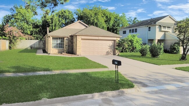 Building Photo - 6711 Autumn Flowers Dr