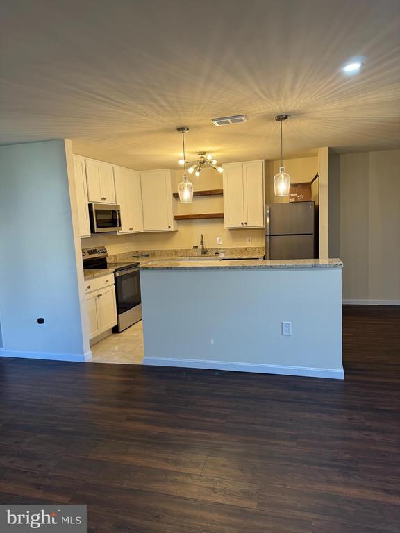 Building Photo - 168 VALLEY GREENE Cir