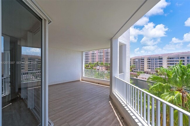 Building Photo - 715 Crandon Blvd