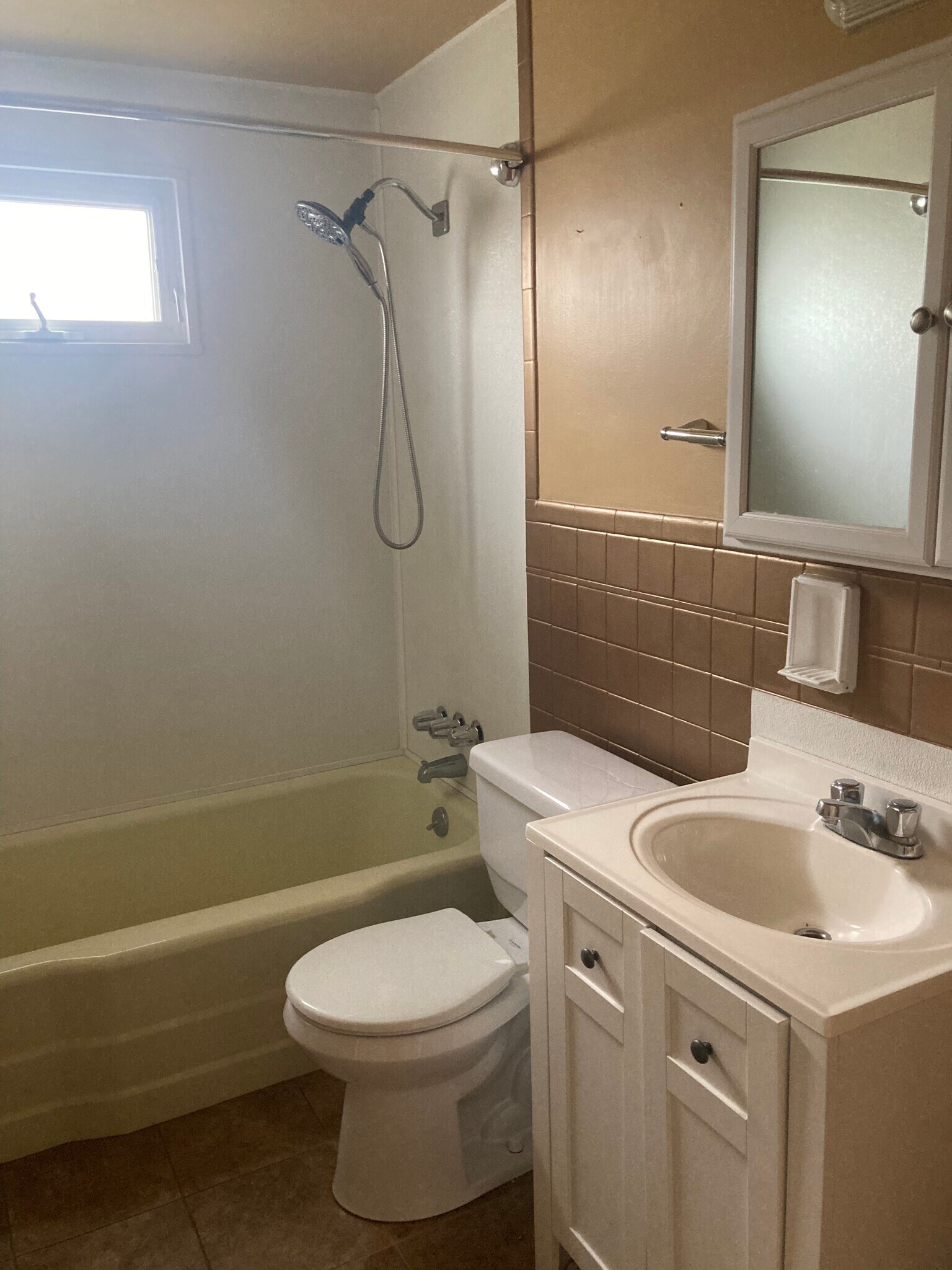 Building Photo - 592 Dorrance Ave