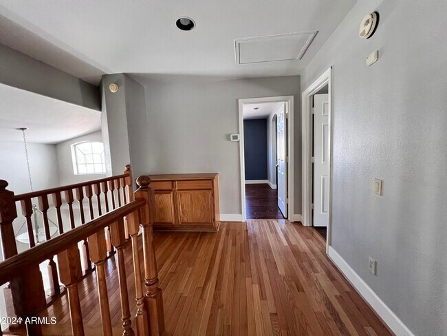 Building Photo - 4446 E Graythorn St