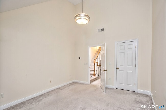 Building Photo - 39 Maple Tree Ave
