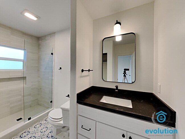 Building Photo - 3831-3835 3rd Avenue - 3835 3rd Ave Apt 6