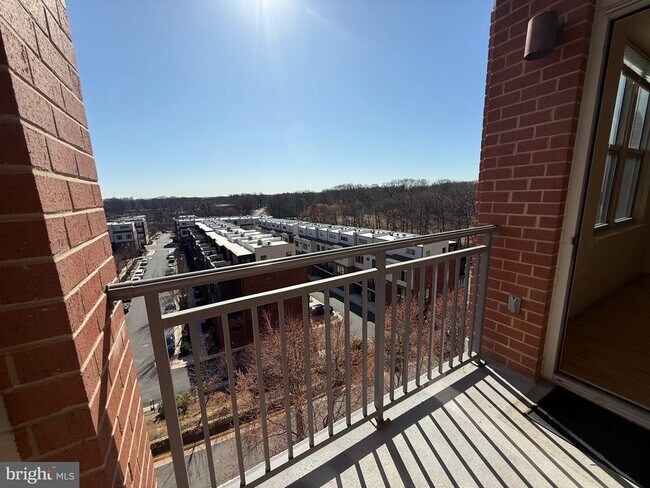 Building Photo - 11760 Sunrise Valley Dr