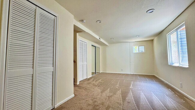 Building Photo - Welcome To This Fantastic 3 Bed 4 Bath Hom...
