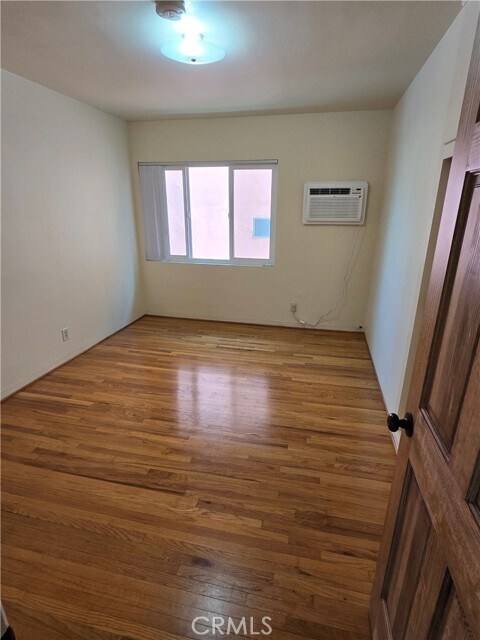 Building Photo - 502 E Cypress Ave