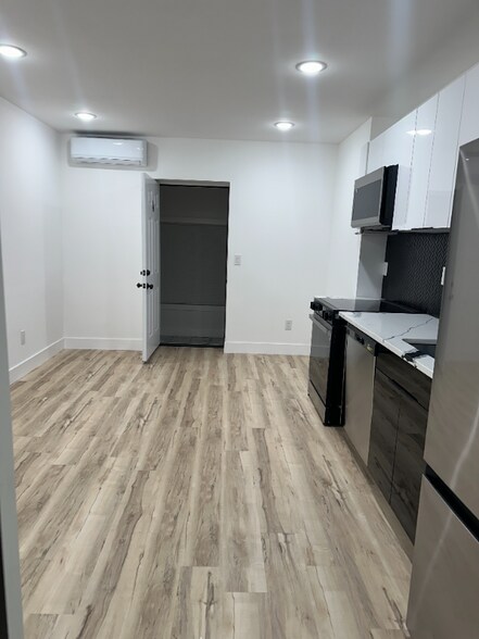 Building Photo - 5510 Matthews St