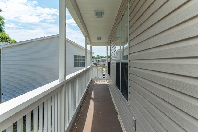 Building Photo - 17 Chatelaine Cir SE