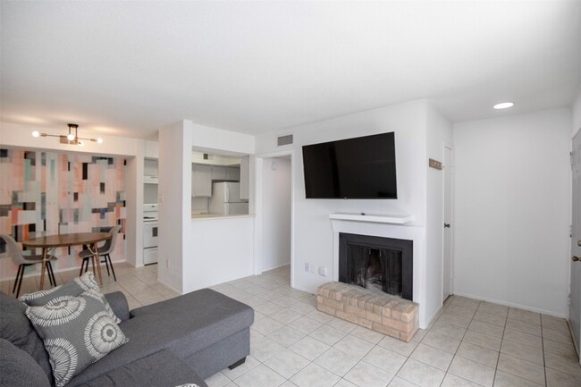 Building Photo - 18511 Egret Bay Blvd
