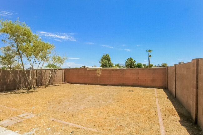 Building Photo - 525 S St Claire