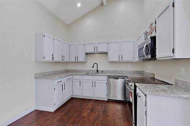 Building Photo - 310 E Amberway Ln