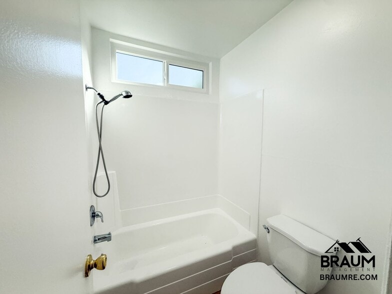 Building Photo - 6612 Sylmar Ave