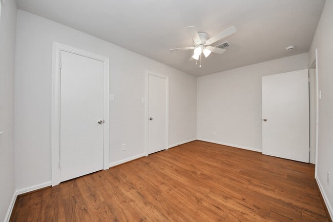 Building Photo - 6034 John Dreaper Dr