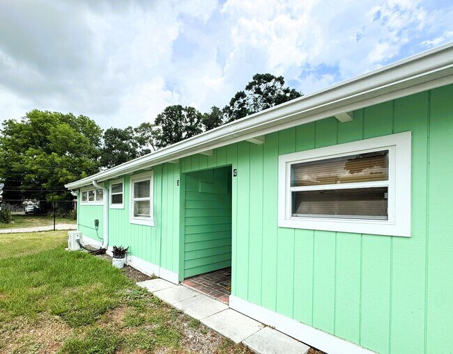 Building Photo - 2204 Ponce De Leon Cir