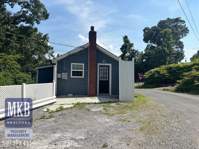 Building Photo - 812 Montvue Rd