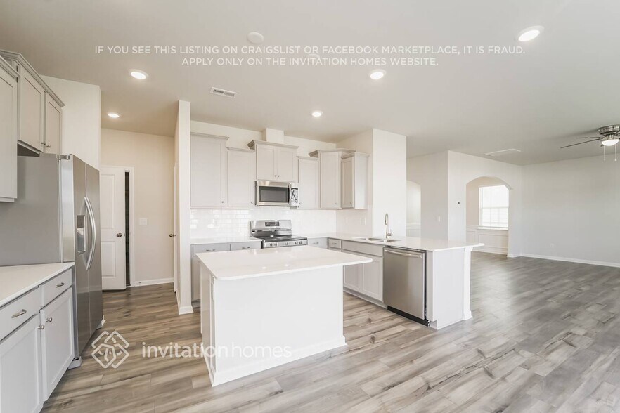 Building Photo - 6463 Fairfax Ct