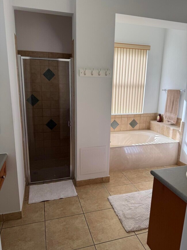 Building Photo - 10440 Cypress Lakes Preserve Dr