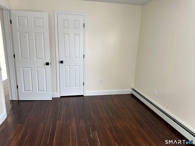 Building Photo - 713 S Main St